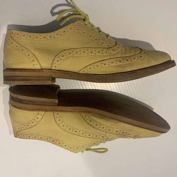 Lily Perf Oxfords in Creamy Yellow by GAP. US 8.5 - Picture 4 of 7